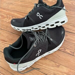 ON cloudstrartus running shoes